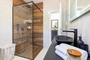 Shower, towels