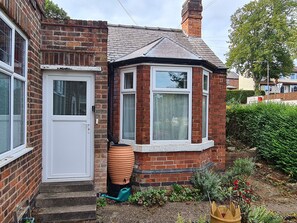 Exterior - Cozy Nottingham Apartment With Perfect Location (Nottingham)