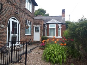 Apartment | Exterior - Cozy Nottingham Apartment With Perfect Location (Nottingham)