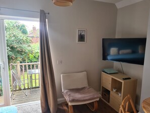 Apartment | Living area | TV - Cozy Nottingham Apartment With Perfect Location (Nottingham)