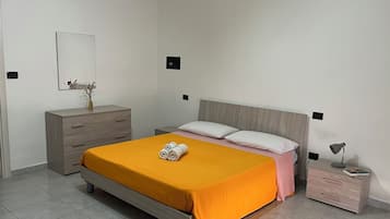 2 makuuhuonetta, työpöytä, silitysrauta/-lauta, Wi-Fi