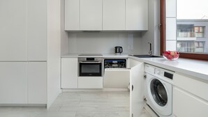 Dishwasher, cookware/dishes/utensils - Apartment Near Old Town by Renters (Gdansk)