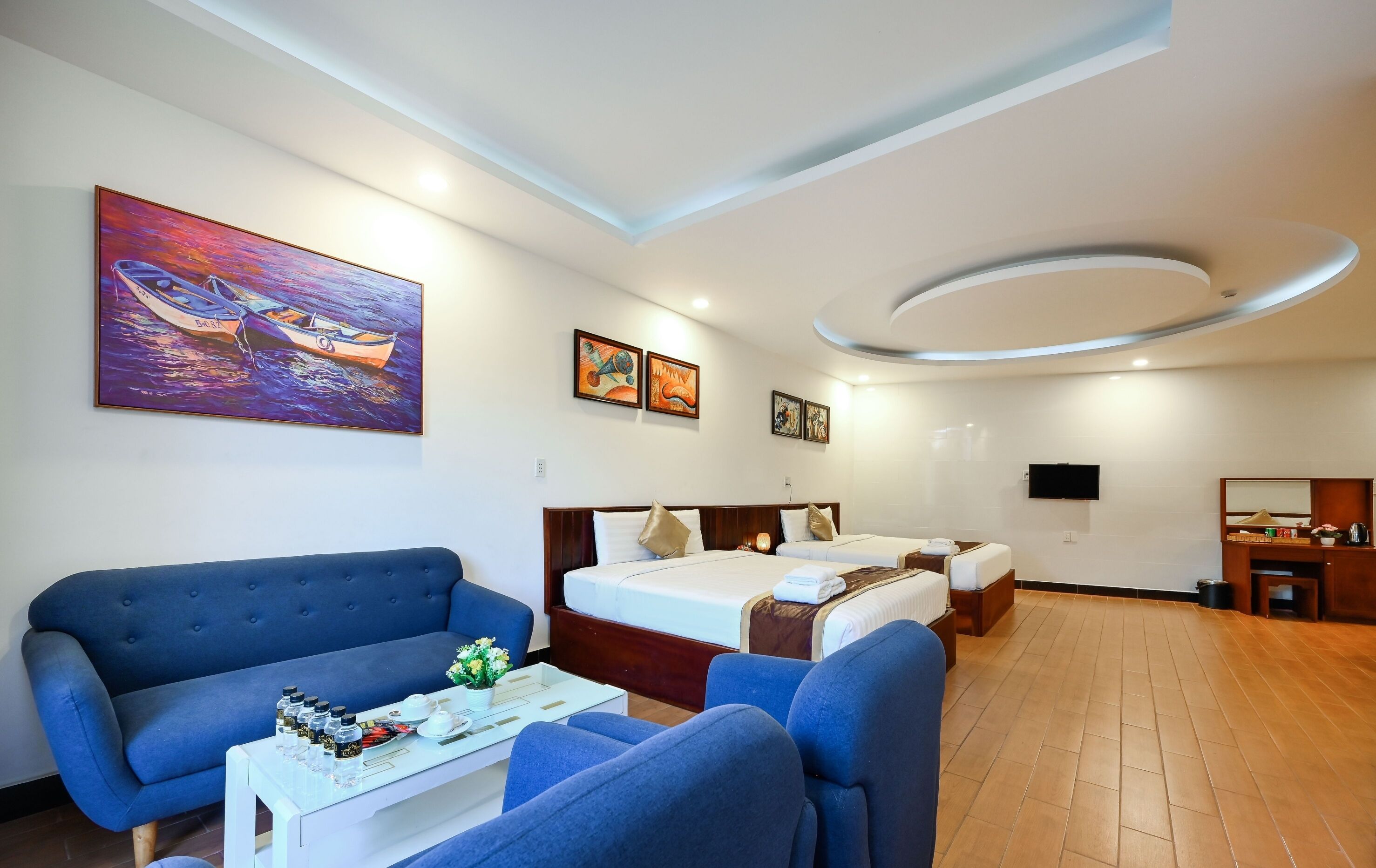 Deluxe Shared Dormitory, Mixed Dorm, Balcony, Lake View | Minibar, individually decorated, individually furnished, desk