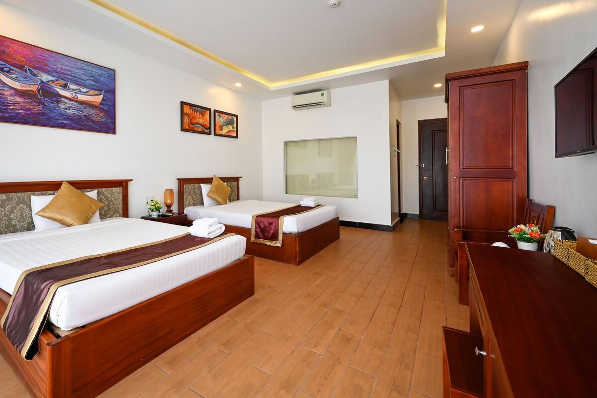 ห้องดีลักซ์ทวิน, ระเบียง, วิวสระว่ายน้ำ | มินิบาร์, โต๊ะทำงาน, พื้นที่ทำงานแบบใช้แล็ปท็อป, ผ้าม่านกันแสง