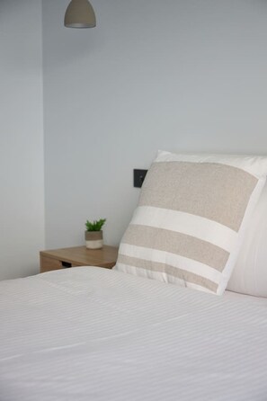 3 bedrooms, iron/ironing board, travel cot, WiFi