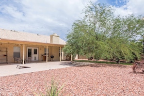 Terrace/patio - Modern House with Office, Cornhole, Near Freeways (Chandler)