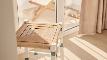 Tweepersoonskamer, uitzicht op tuin | Luxe beddengoed, bedden met traagschuimmatrassen, een minibar