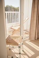 Ropa de cama de alta calidad, colchones con efecto memoria y minibar 