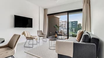 Apartamento, 2 habitaciones, balcón, vistas a la ciudad | Servicio de la habitación