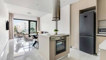 Apartamento, 2 quartos, sacada, vista para a cidade | Parte interna
