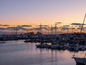 Apartamento, 2 habitaciones, balcón, vistas a la ciudad | Playa