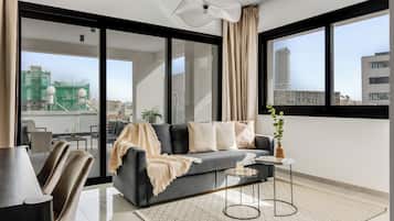 Apartamento, 2 habitaciones, balcón, vistas a la ciudad | Servicio de la habitación