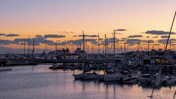 Apartment, 2 Bedrooms, Balcony, City View | Beach