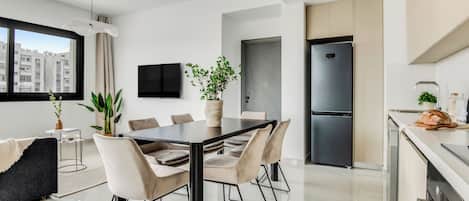 Apartemen, 2 kamar tidur, balkon, pemandangan kota | Ruang makan