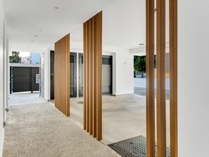 Leilighet, 2 soverom, balkong, byutsikt | Fasade