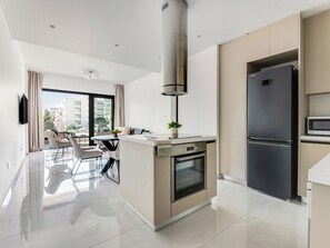 Apartment, 2 Bedrooms, Balcony, City View | Interior