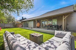 屋外ダイニングエリア