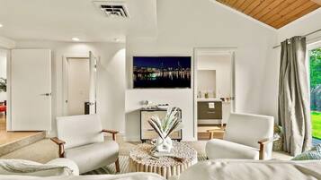 5 habitaciones, tabla de planchar con plancha, cuna de viaje y wifi