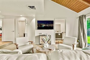 5 bedrooms, iron/ironing board, travel crib, WiFi