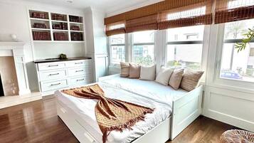 4 bedrooms, iron/ironing board, travel cot, WiFi