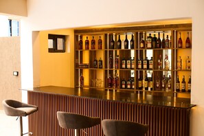 Poolside bar - AIDEN HOMES AND APARTMENTS HOTEL (Koforidua)