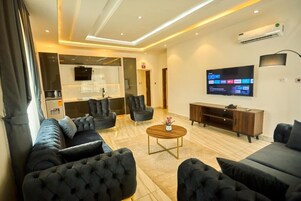 43-inch Smart TV with satellite channels, Netflix, streaming services