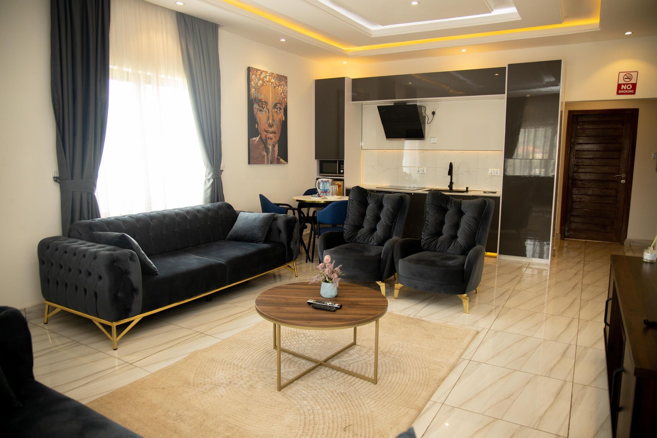 Grand Suite, Pool View | Living area