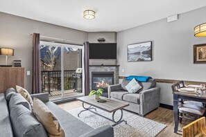 Télévision, cheminée