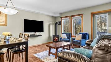 Télévision, cheminée