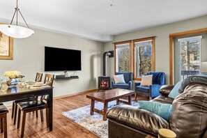TV, fireplace - Mountain Views | Outdoor Heated Pool | Hot Tub (Canmore)