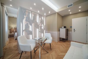 1 bedroom, hypo-allergenic bedding, memory-foam beds, free minibar