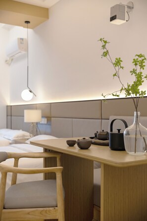 Family Quadruple Room, 2 Double Beds, Mobility Accessible, Ensuite | Individually decorated, blackout curtains, soundproofing - Beijing Dream Inn Hotel (Beijing)