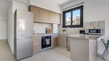 Apartment, 1 Bedroom, Balcony, City View | Interior