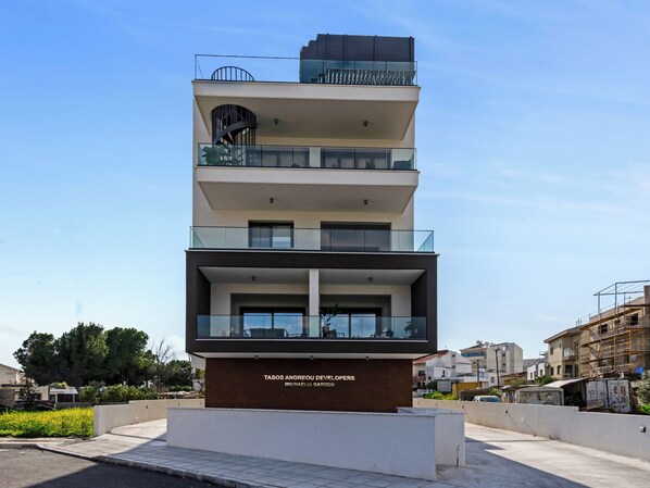 Apartment, 1 Bedroom, Balcony, City View | Front of property