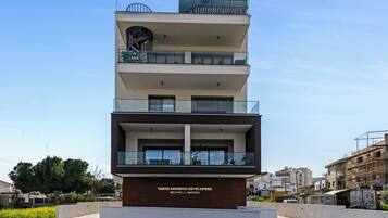 Apartment, 1 Bedroom, Balcony, City View | Front of property