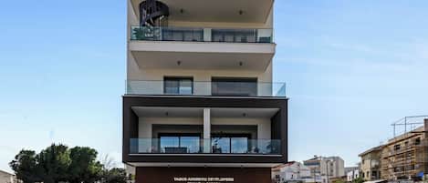 Apartment, 1 Bedroom, Balcony, City View | Front of property