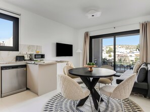 Apartment, 1 Bedroom, Balcony, City View | Living room