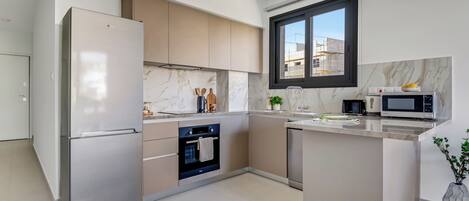 Apartment, 1 Bedroom, Balcony, City View | Interior