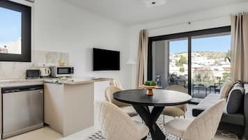 Apartment, 1 Bedroom, Balcony, City View | Living room