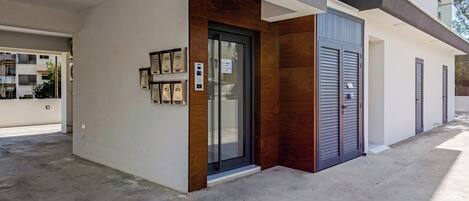 Apartamento, 1 quarto, sacada, vista para a cidade | Fachada da propriedade