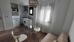 Interior - Apartamento con Balcón en Casco Antiguo de Cuenca (Cuenca)