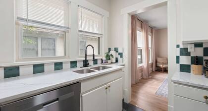 Beautiful 2 Bed 1 Bath home near College Hill