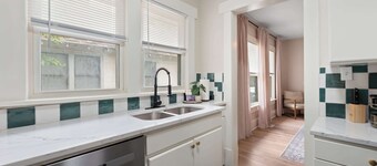 Beautiful 2 Bed 1 Bath home near College Hill