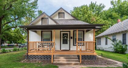 Beautiful 2 Bed 1 Bath home near College Hill