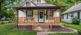 Beautiful 2 Bed 1 Bath home near College Hill