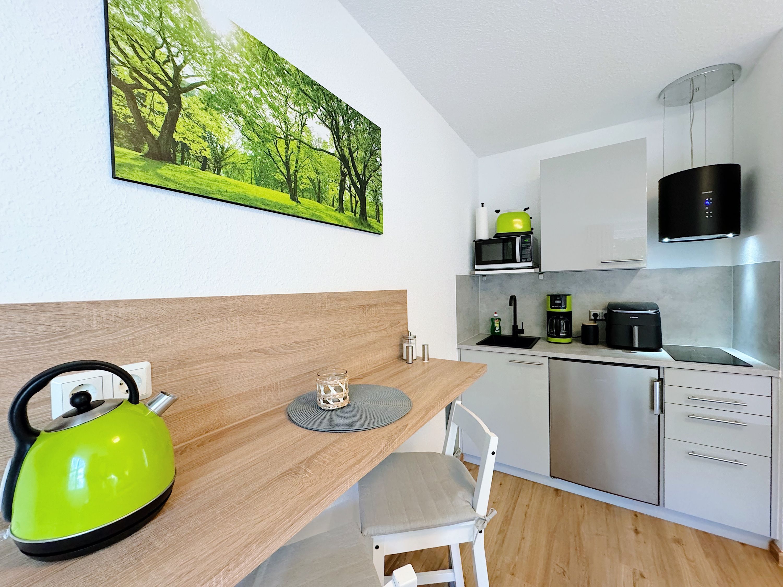 Comfort Studio | Dapur peribadi | Peti sejuk, ketuhar gelombang mikro, dapur, mesin basuh pinggan mangkuk 