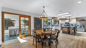 Dining - Rustic Retreat - Near downtown, lake parks & hospital - Hot tub - 5 bd (McCall)
