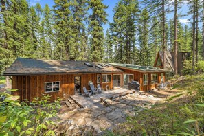 Exterior - Rustic Retreat - Near downtown, parks & hospital - Hot tub - 5 bd (McCall)
