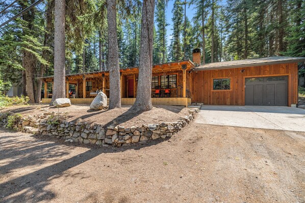 Exterior - Rustic Retreat - Near downtown, parks & hospital - Hot tub - 5 bd (McCall)
