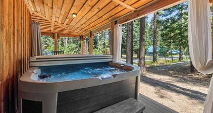Rustic Retreat - Near downtown, parks & hospital - Hot tub - 5 bd